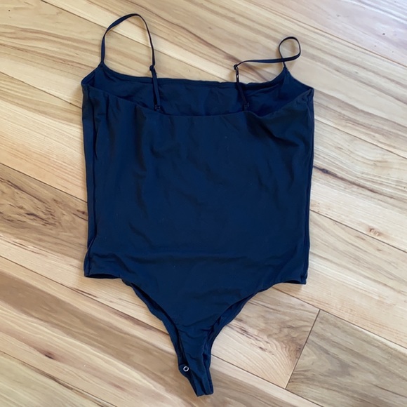 SKIMS FITS EVERYBODY CAMI BODYSUIT - Picture 4 of 5